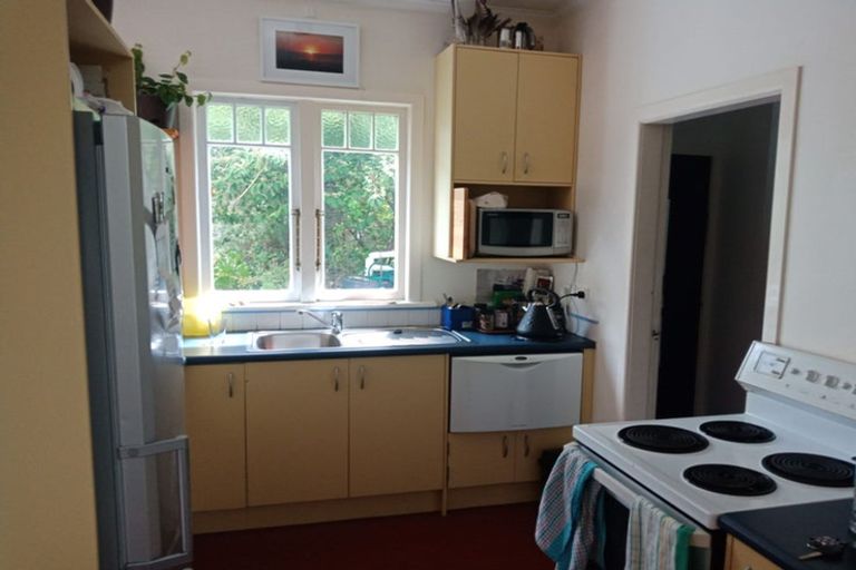 Photo of property in 28 Miro Street, Eastbourne, Lower Hutt, 5013