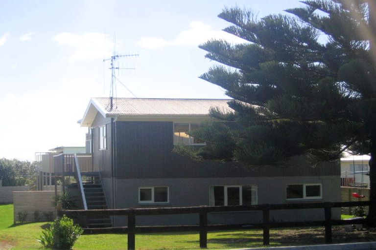 Photo of property in 199 Seaforth Road, Waihi Beach, 3611