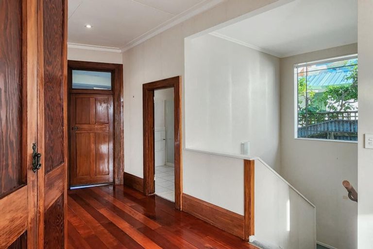 Photo of property in 16 Lighthouse Road, Bluff Hill, Napier, 4110
