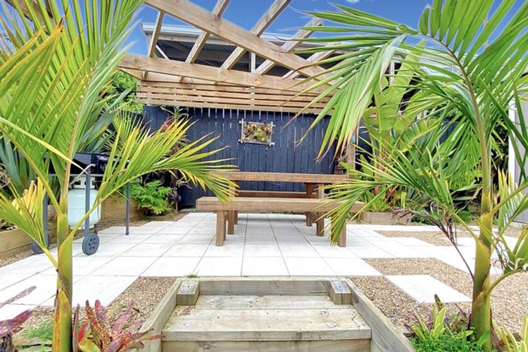 Photo of property in 2/62 Clayburn Road, Glen Eden, Auckland, 0602