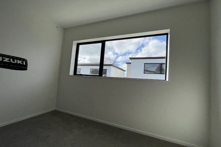 Photo of property in 5/535 Swanson Road, Ranui, Auckland, 0612