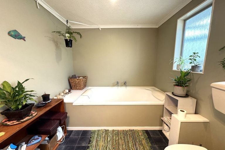 Photo of property in 86 Totara Island Road, Clifton, Balclutha, 9273