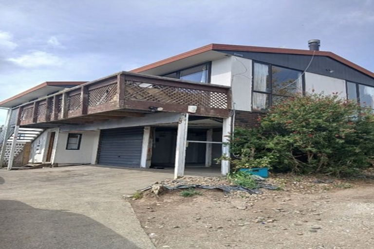 Photo of property in 15 Kopara Place, Clendon Park, Auckland, 2103