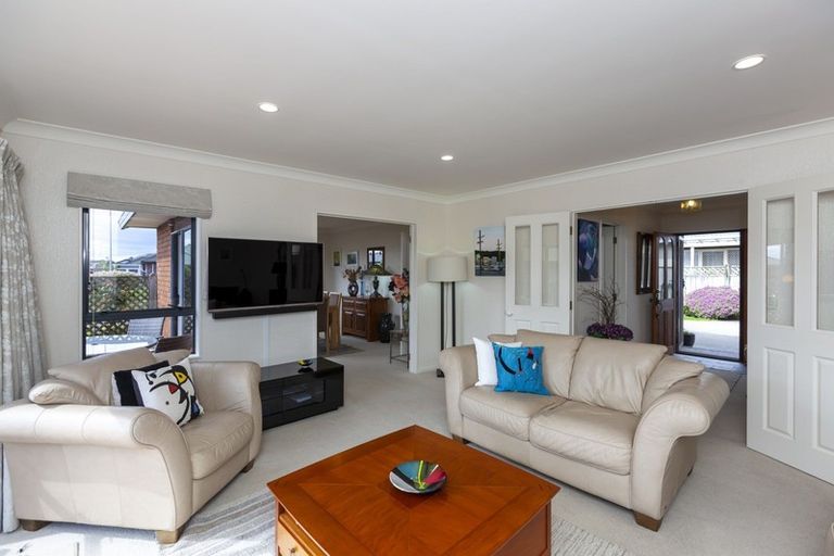 Photo of property in 8 Cranbrook Grove, Waikanae, 5036