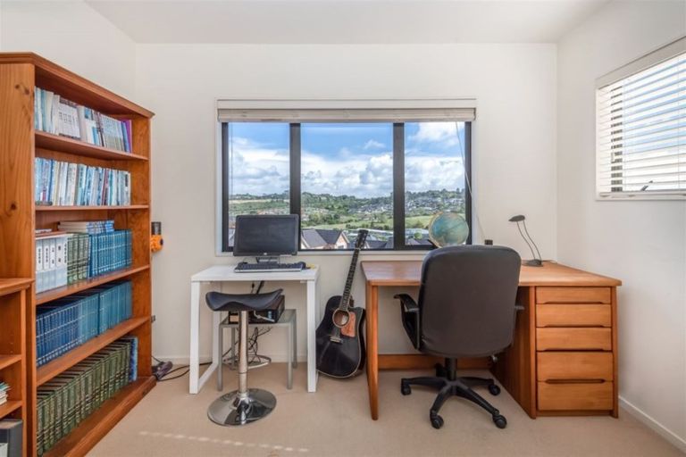 Photo of property in 20/22 Northcross Drive, Oteha, Auckland, 0632