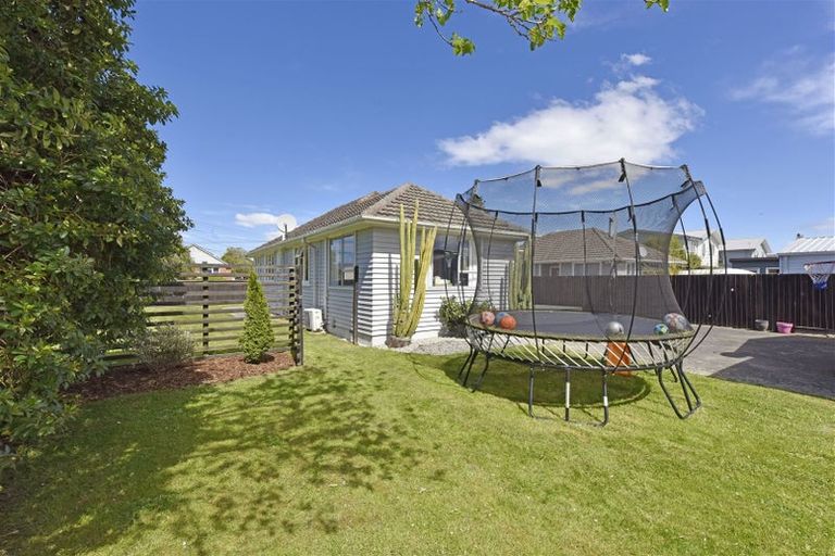 Photo of property in 12 Glenfield Crescent, Mairehau, Christchurch, 8052