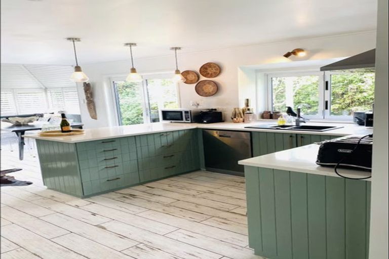 Photo of property in 837a Whangaparaoa Road, Manly, Whangaparaoa, 0930