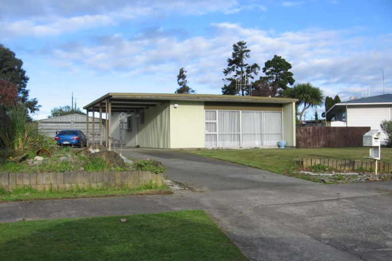 Photo of property in 32 Pinedale Parade, Milson, Palmerston North, 4414