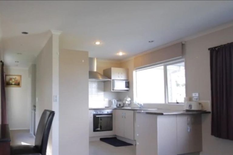 Photo of property in 16 Mckinley Road, Sunnyvale, Auckland, 0612