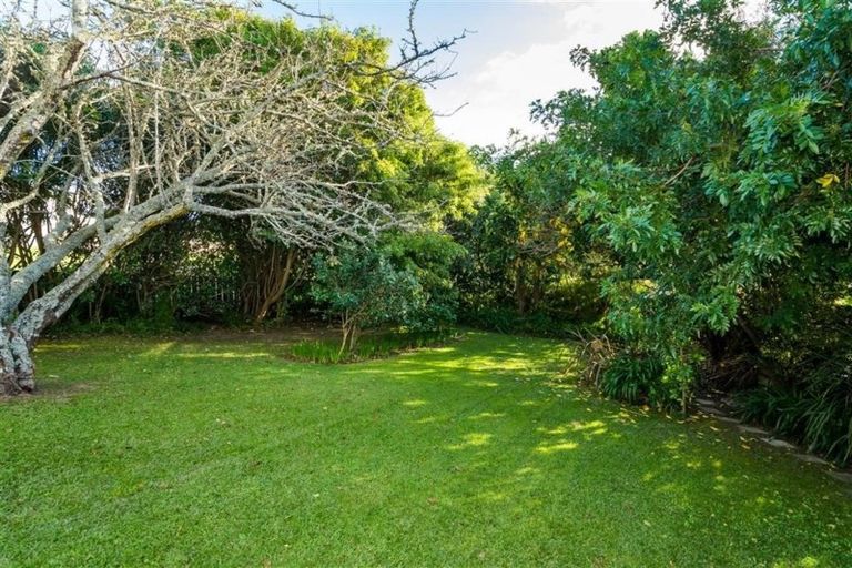 Photo of property in 859 Beach Road, Waiake, Auckland, 0630