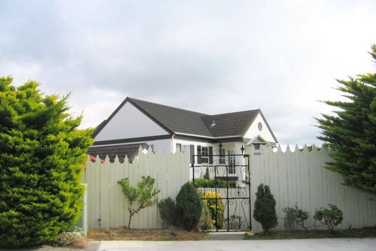 Photo of property in 5a Countess Close, Maupuia, Wellington, 6022