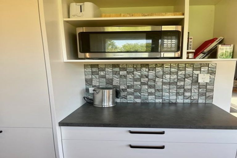 Photo of property in 15 Wiremu Place, Blagdon, New Plymouth, 4310