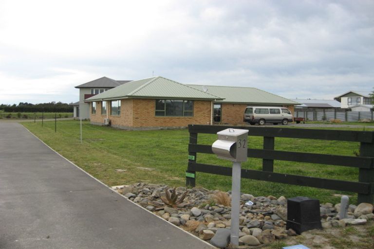 Photo of property in 32 Amberley Beach Road, Amberley, 7410