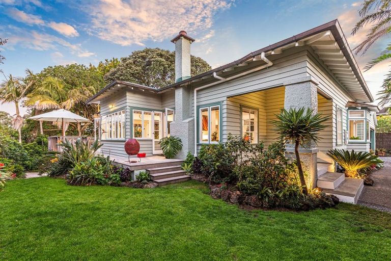 Photo of property in 1/50 Vauxhall Road, Devonport, Auckland, 0624