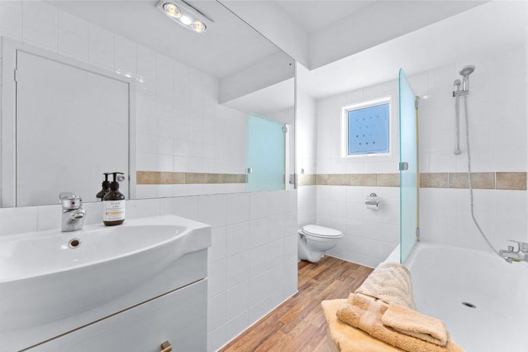 Photo of property in 1/22 Tiri Road, Milford, Auckland, 0620