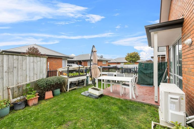 Photo of property in 4/4 Saint Peters Close, Woolston, Christchurch, 8062