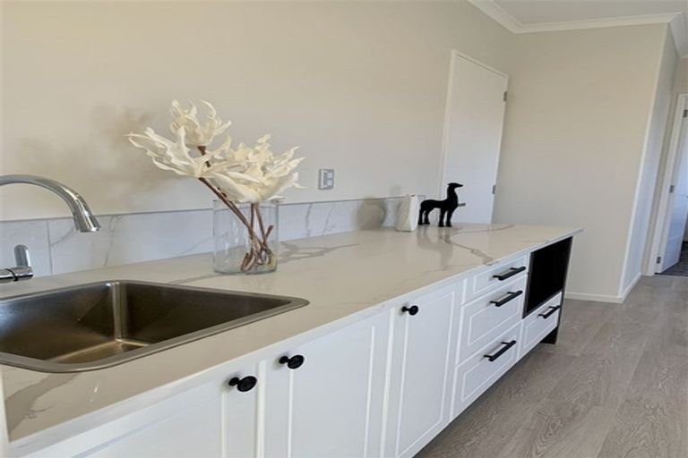 Photo of property in 11 Bunbeg Crescent, Flat Bush, Auckland, 2019