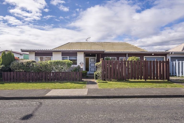 Photo of property in 2a Cypress Grove, Paraparaumu, 5032
