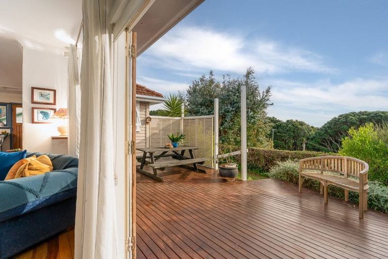 Photo of property in 108 Wellington Road, Paekakariki, 5034