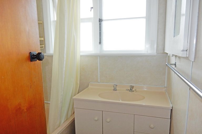 Photo of property in 12 Harlech Street, Oamaru North, Oamaru, 9400