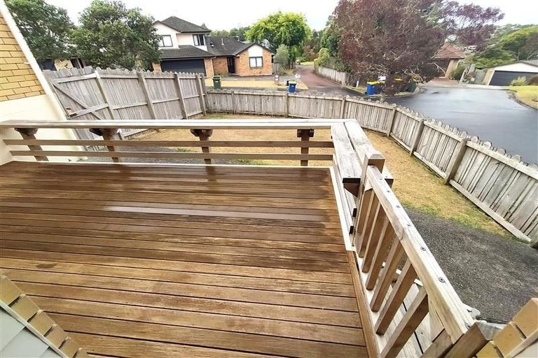 Photo of property in 11 Woodridge Avenue, Northcross, Auckland, 0630