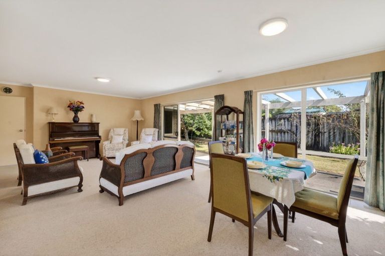 Photo of property in 4 Mcleod Place, Papamoa Beach, Papamoa, 3118