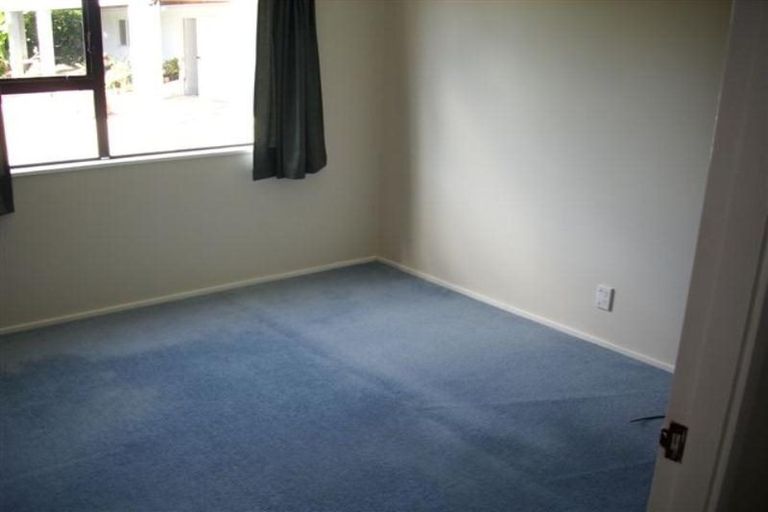 Photo of property in 2/25 Gazelle Avenue, Beach Haven, Auckland, 0626
