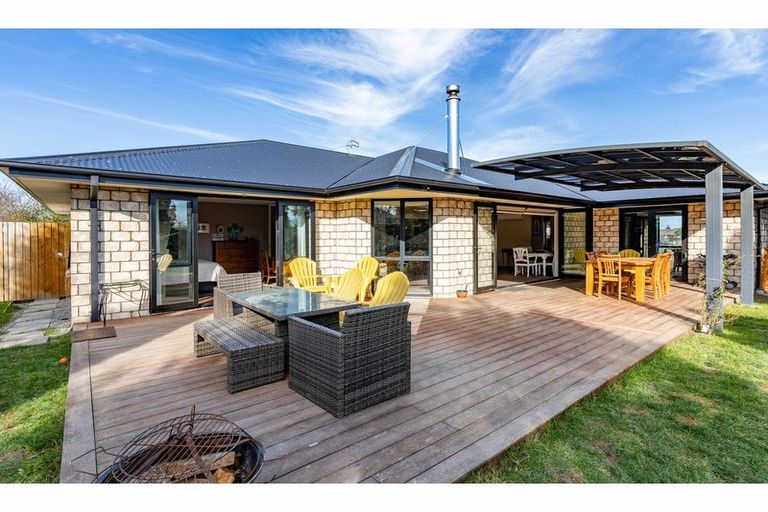 Photo of property in 42 Acacia Avenue, Rangiora, 7400