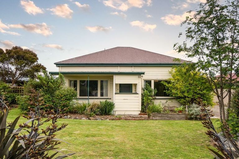 Photo of property in 10 Coronation Street, Waimate, 7924