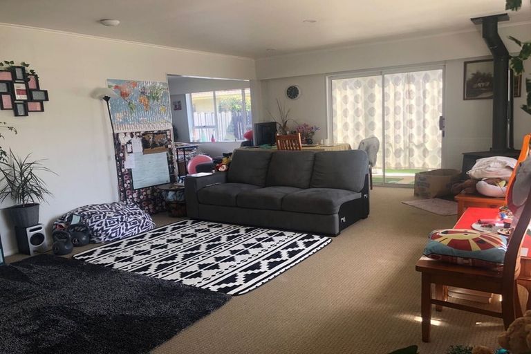 Photo of property in 27 Rewarewa Crescent, Waikanae, 5036