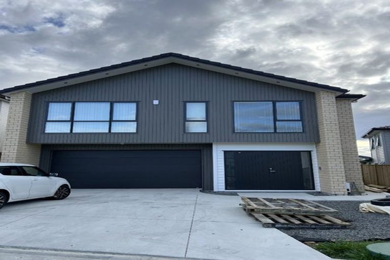 Photo of property in 28 Ballyalton Crescent, Flat Bush, 2019