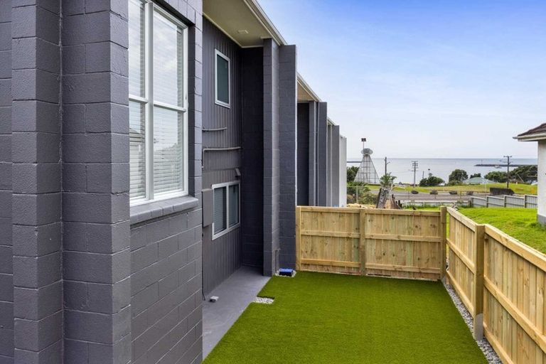 Photo of property in 38a Breakwater Road, Moturoa, New Plymouth, 4310