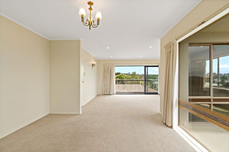 Photo of property in 18 Folkestone Street, Murrays Bay, Auckland, 0630