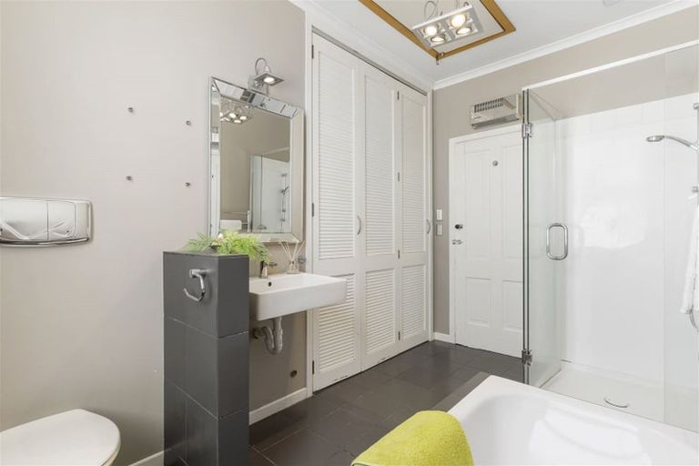 Photo of property in 30 Rutland Road, Stanley Point, Auckland, 0624