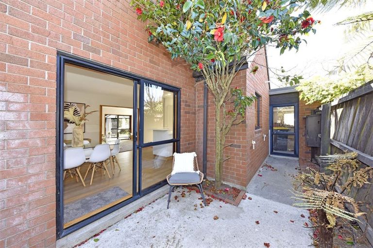 Photo of property in 28b Inglewood Place, Avonhead, Christchurch, 8042