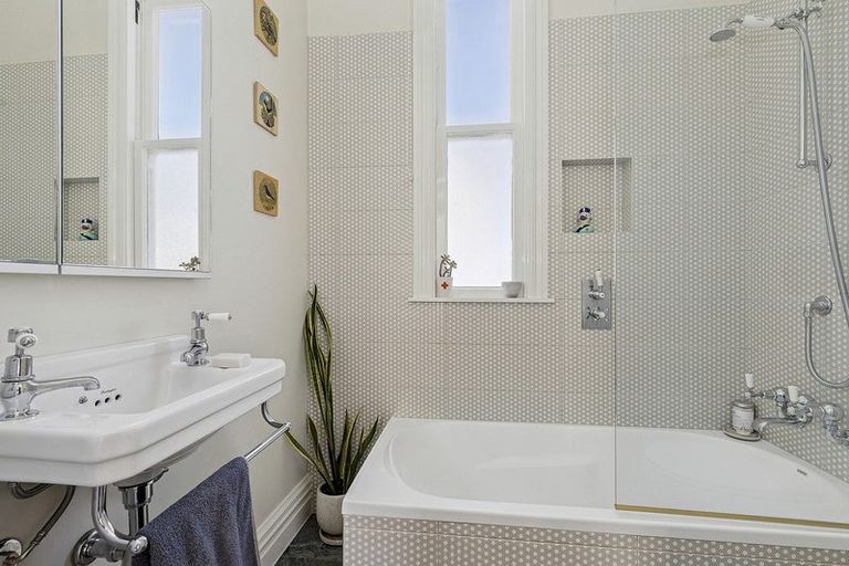 Photo of property in 8 Stanley Street, Berhampore, Wellington, 6023