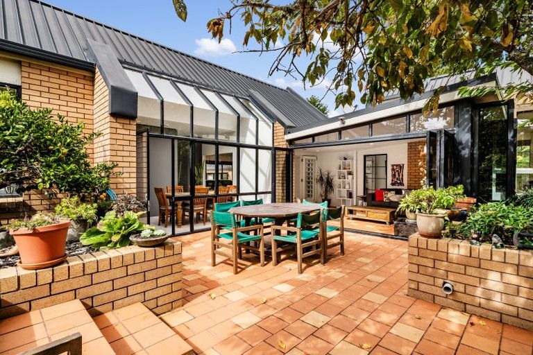 Photo of property in 151 Taupaki Road, Taupaki, Henderson, 0782