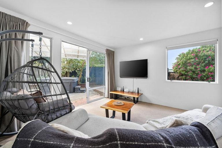 Photo of property in 11 Fathom Place, Te Atatu Peninsula, Auckland, 0610