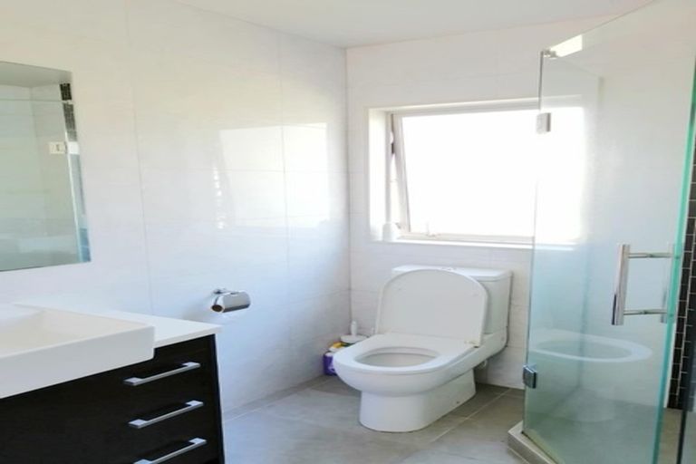 Photo of property in 40 Pin Oak Drive, Schnapper Rock, Auckland, 0632