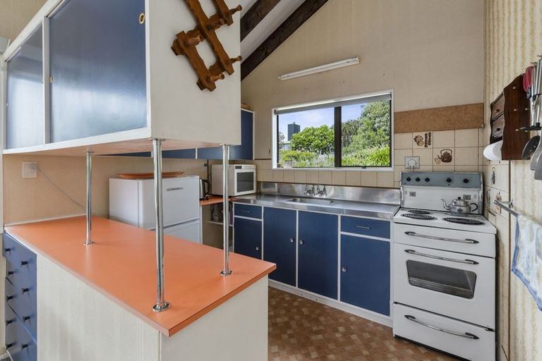 Photo of property in 76 Field Way, Waikanae Beach, Waikanae, 5036