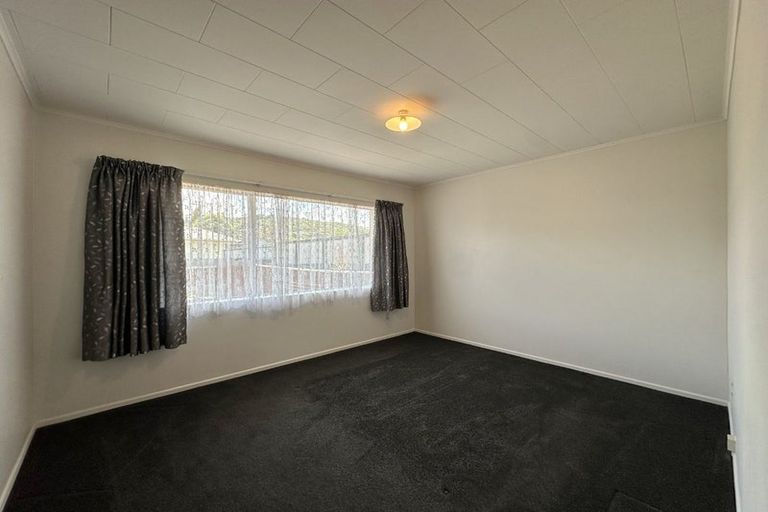 Photo of property in 1/20 Roband Crescent, Brown Owl, Upper Hutt, 5018