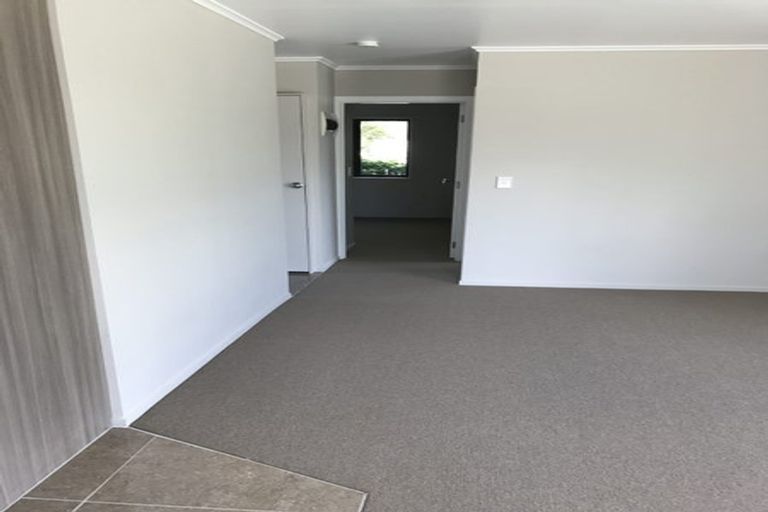 Photo of property in 12 Cobham Crescent, Kelston, Auckland, 0602