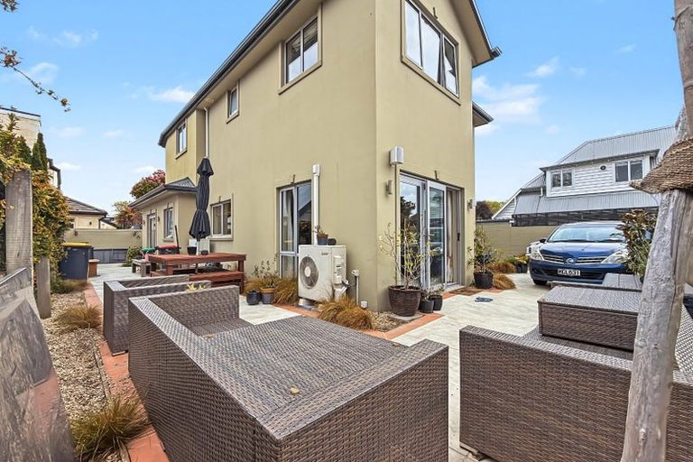 Photo of property in 38 Aikmans Road, Merivale, Christchurch, 8014