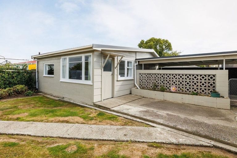 Photo of property in 4 Ellesmere Crescent, Highbury, Palmerston North, 4412