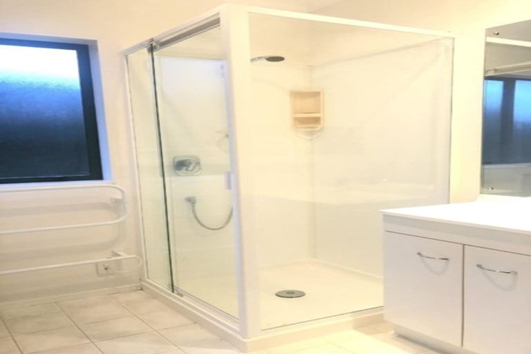 Photo of property in 3 John Brooke Crescent, East Tamaki Heights, Auckland, 2016