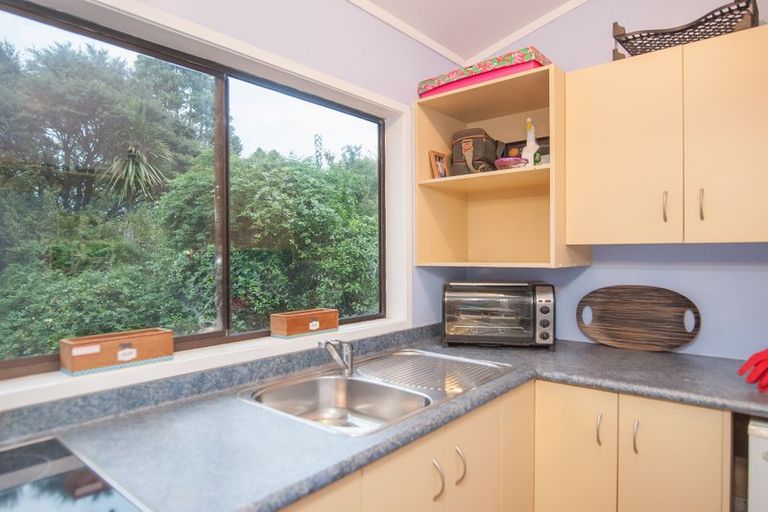 Photo of property in 98 Kauri Point Road, Laingholm, Auckland, 0604