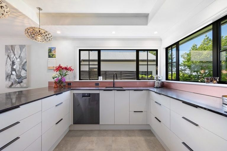 Photo of property in 11 Bridesdale Drive, Lake Hayes, Queenstown, 9304