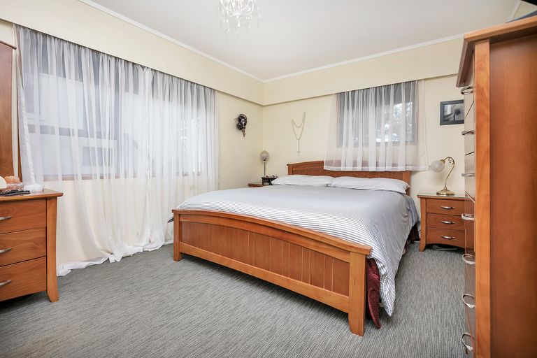 Photo of property in 1069 Scenic Drive North, Swanson, Auckland, 0816