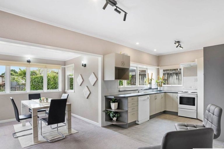 Photo of property in 16 Red Hill Road, Red Hill, Papakura, 2110