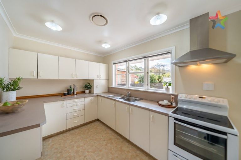 Photo of property in 9 The Square, Manor Park, Lower Hutt, 5019